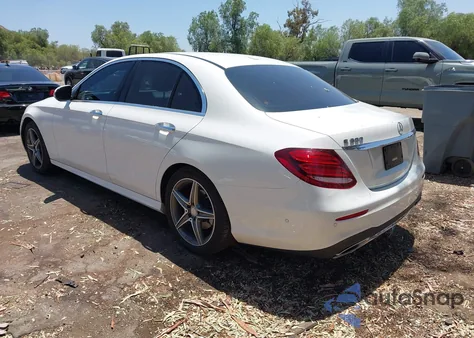 2017 Mercedes-Benz E 300 z USA, uszkodzony, nr VIN WDDZF4JB2HA008108